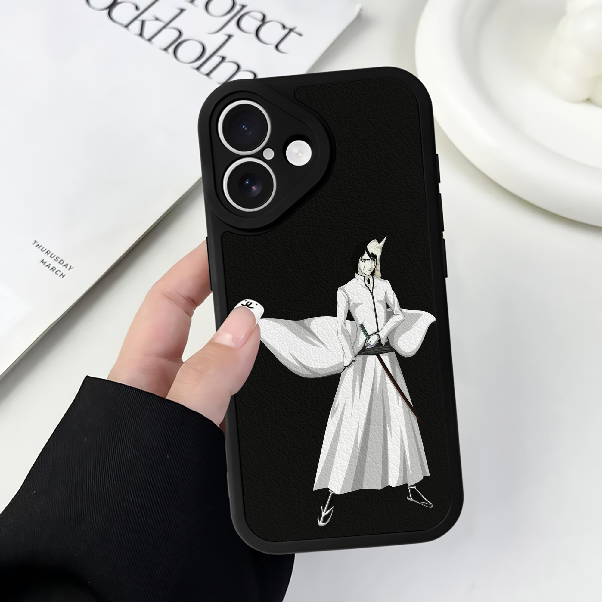 （画像用） ブリーチ ウルキオラ·シファー BLEACH Ulquiorra cifer 【iPhone 16シリーズ対応】シリコンスマホケース（レザー調） 材質：シリコン